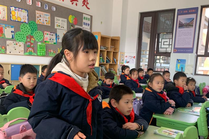 【湖畔·童化课堂】积累活动经验 培养空间观念——数学校本研修之课例研讨（242）_html_33c7eb61.jpg