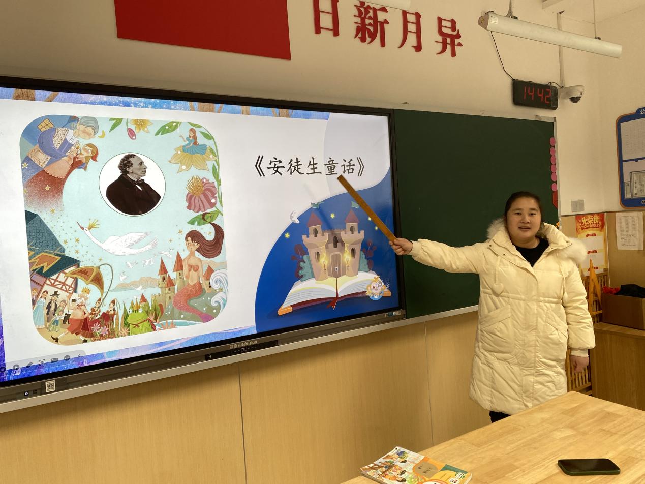 【湖畔·童化课堂】搭建多维支架，遨游童话世界，探索整本书之美 ——记金陵小学（仙林湖校区）三年级语文教研活动_html_m3f2669cf.jpg