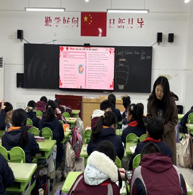 【湖畔•童化课堂】高效复习研课堂，交流研讨迎期末——记英语组第十七周校本教研_html_238841de.jpg