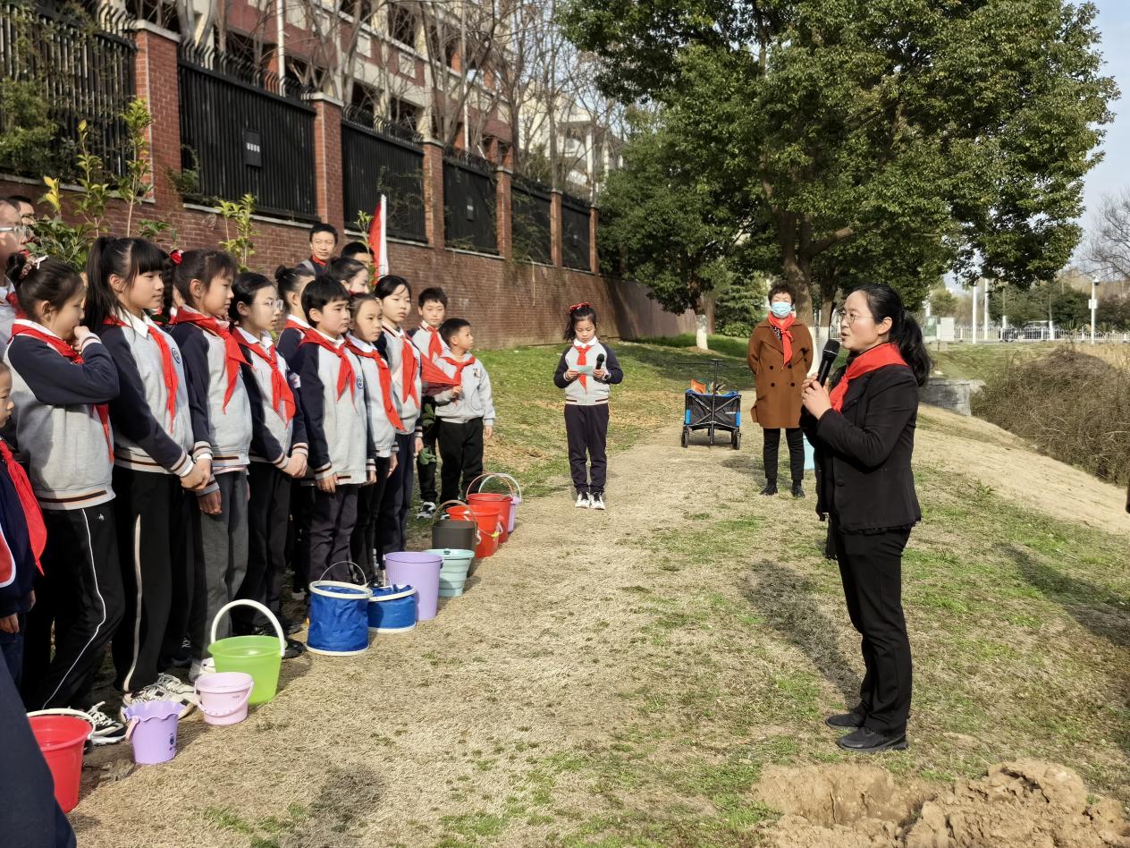 相约春天 共植希望——记金陵小学2024年植树节活动_html_59b45e0c.jpg