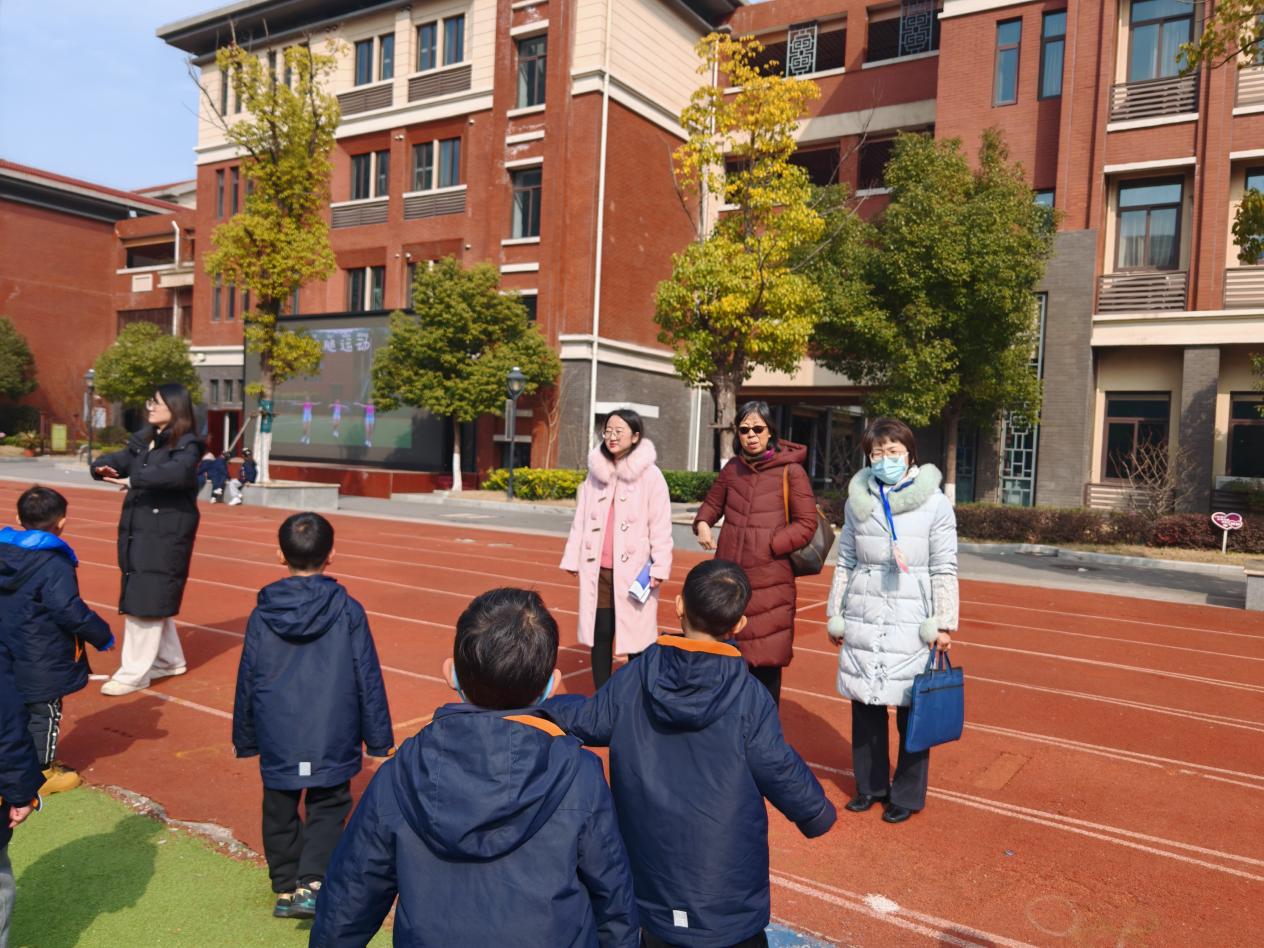 【湖畔·协同育人】开学启新程，督导促提升——金陵小学（仙林湖校区）2月专项督导_html_m2667a841.jpg