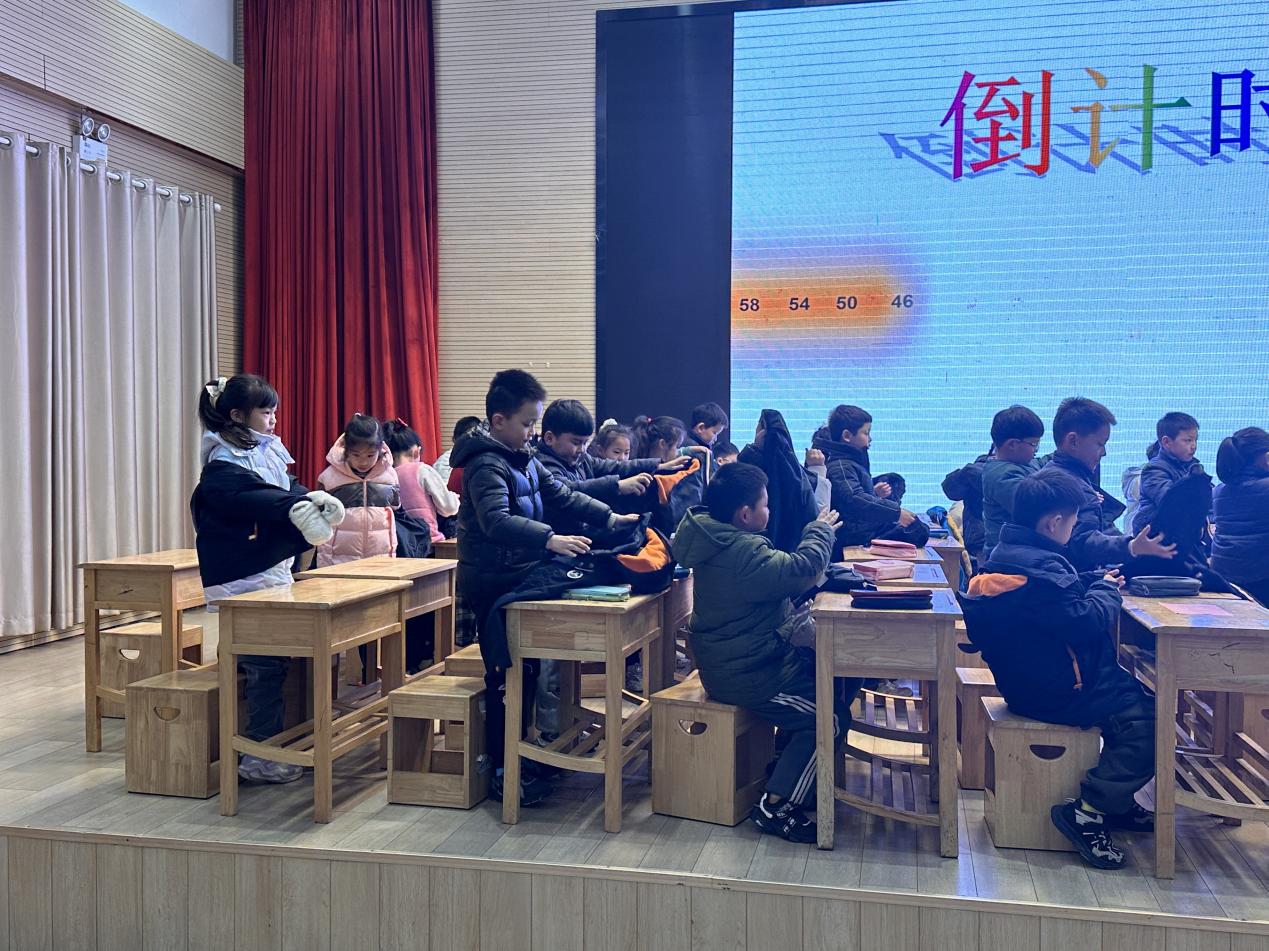 【湖畔•德育研习】把握成长规律，促进学生自立——班主任工作会议_html_m213595a8.jpg