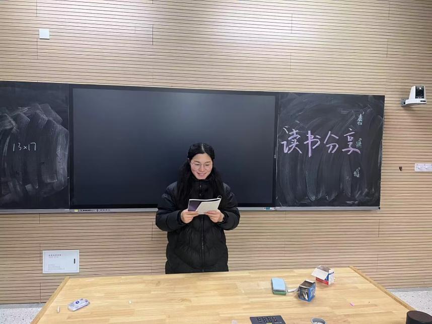 【博学广志】沐书香，阅分享----记金陵小学广志路校区科学组教师读书分享会_html_29a85c36.jpg