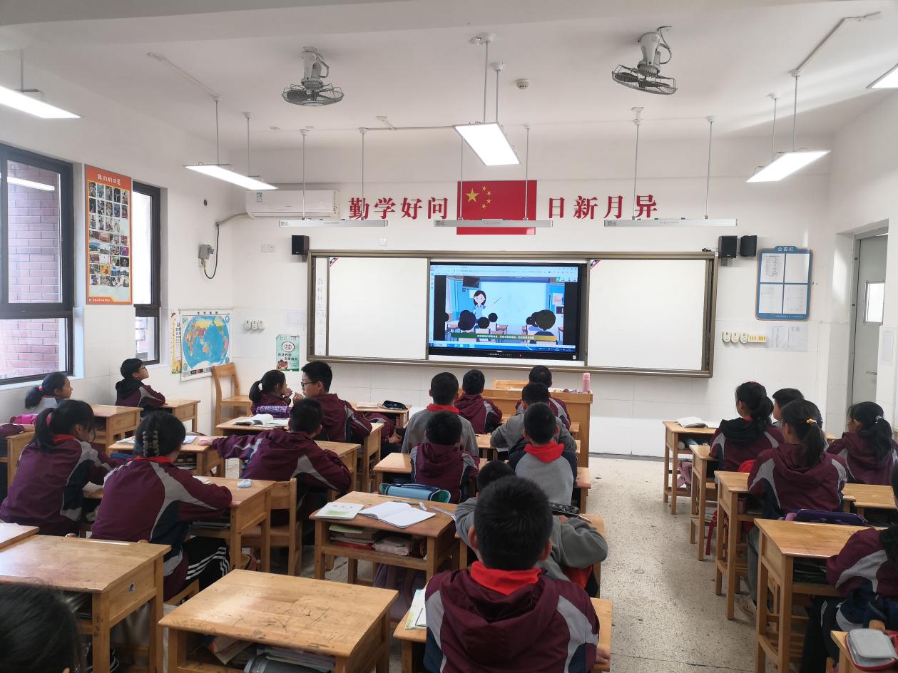 【湖畔·共佑安全】抓常态演练，护平安校园——金陵小学（仙林湖校区）开展地震应急疏散演练活动_html_5a167005.jpg