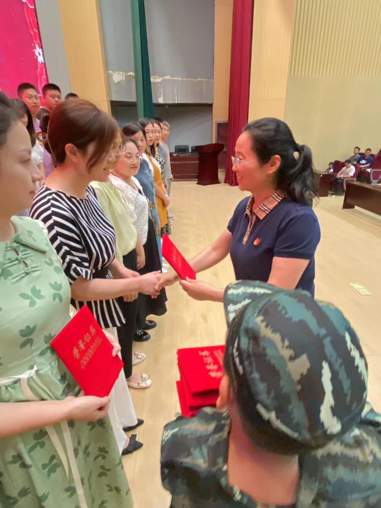 【湖畔·协同育人】同心 同向 同行——2022-2023学年第二学期期末家长会（一年级部）_html_m1644f063.jpg