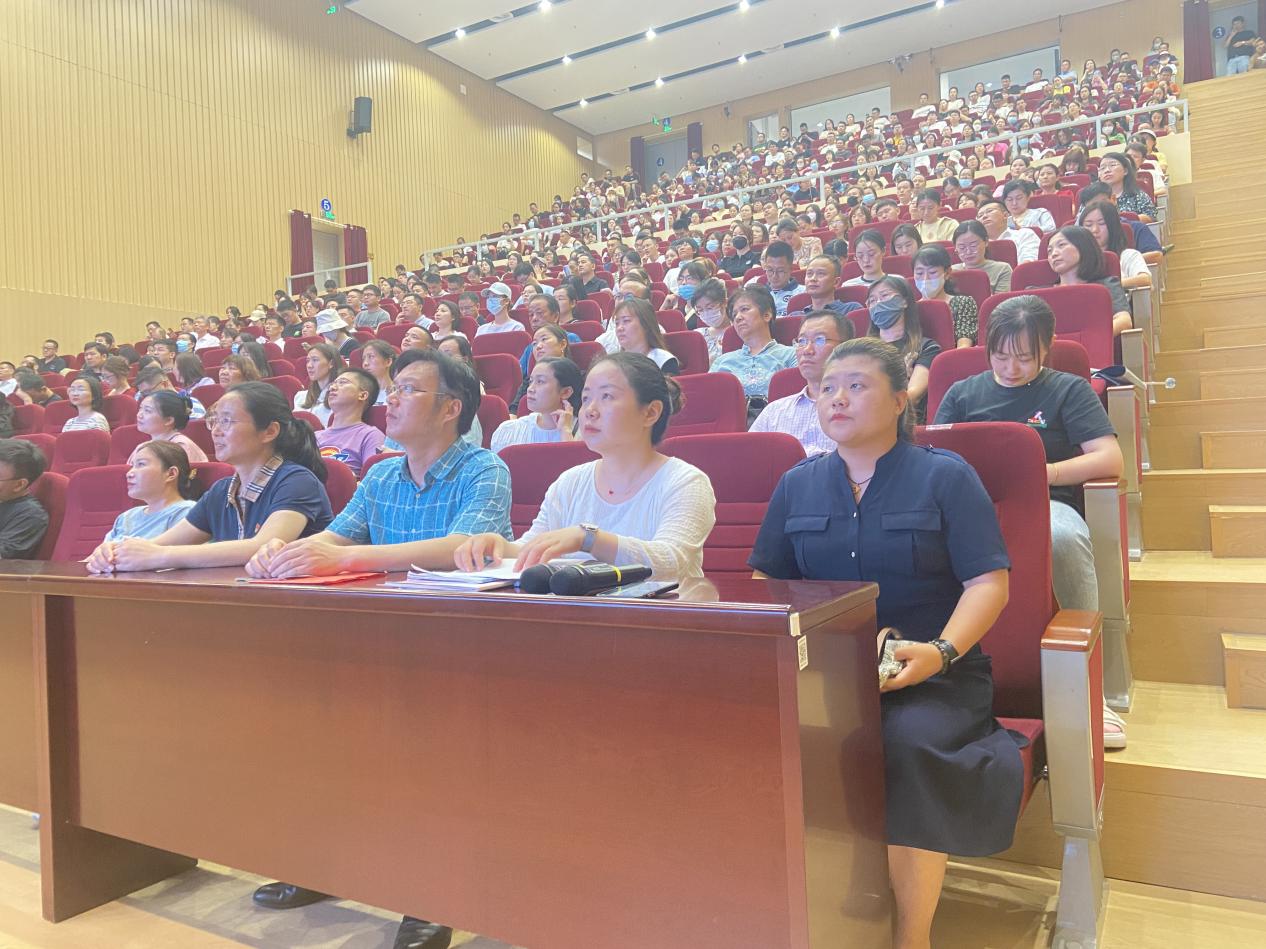 【湖畔·协同育人】同心 同向 同行——2022-2023学年第二学期期末家长会（一年级部）_html_m4572358b.jpg