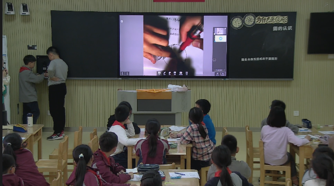 【湖畔·童化课堂】探圆之应用，悟一中同长——数学校本研修之课例研讨（199）_html_m7194ee62.png