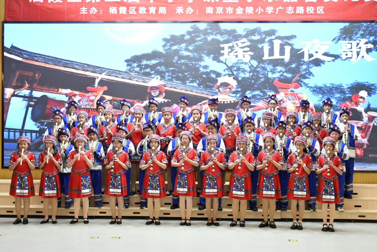 2_【博学广志】笛韵悠悠伴成长——栖霞区第三届中小学课堂小乐器合奏比赛_html_58432cfc.jpg