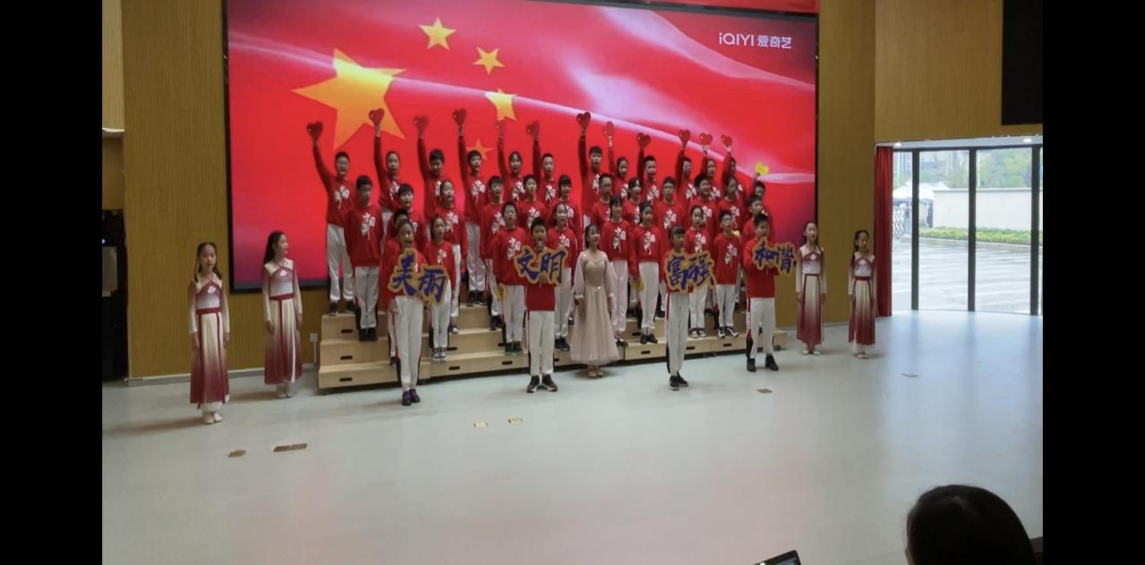 【博学广志】红歌传唱·童心向党——记金小广志路校区第三届广志艺术节暨“萌娃唱红歌”主题活动五年级诗朗诵专场_html_m53506c7d.jpg