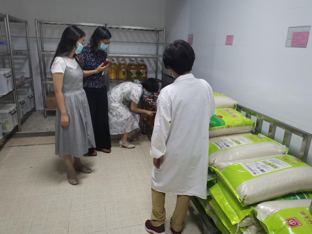【湖畔·协同育人】开学督导促发展，关爱生命保健康——记金陵小学（仙林湖校区）9月专项督导_html_425ef1fe.jpg