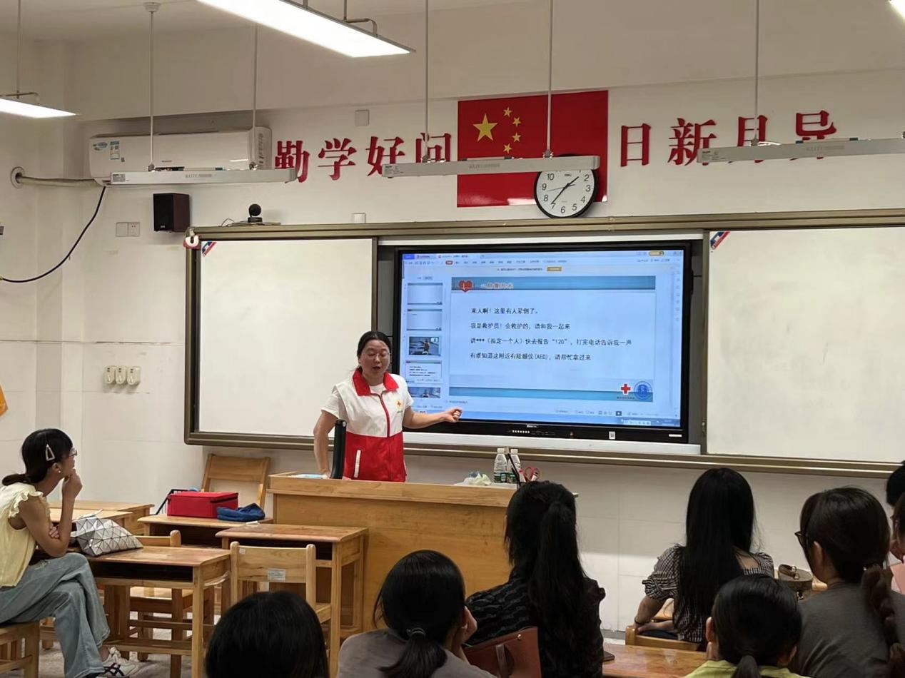 校园守护，就在身边_html_m53774c8e.jpg