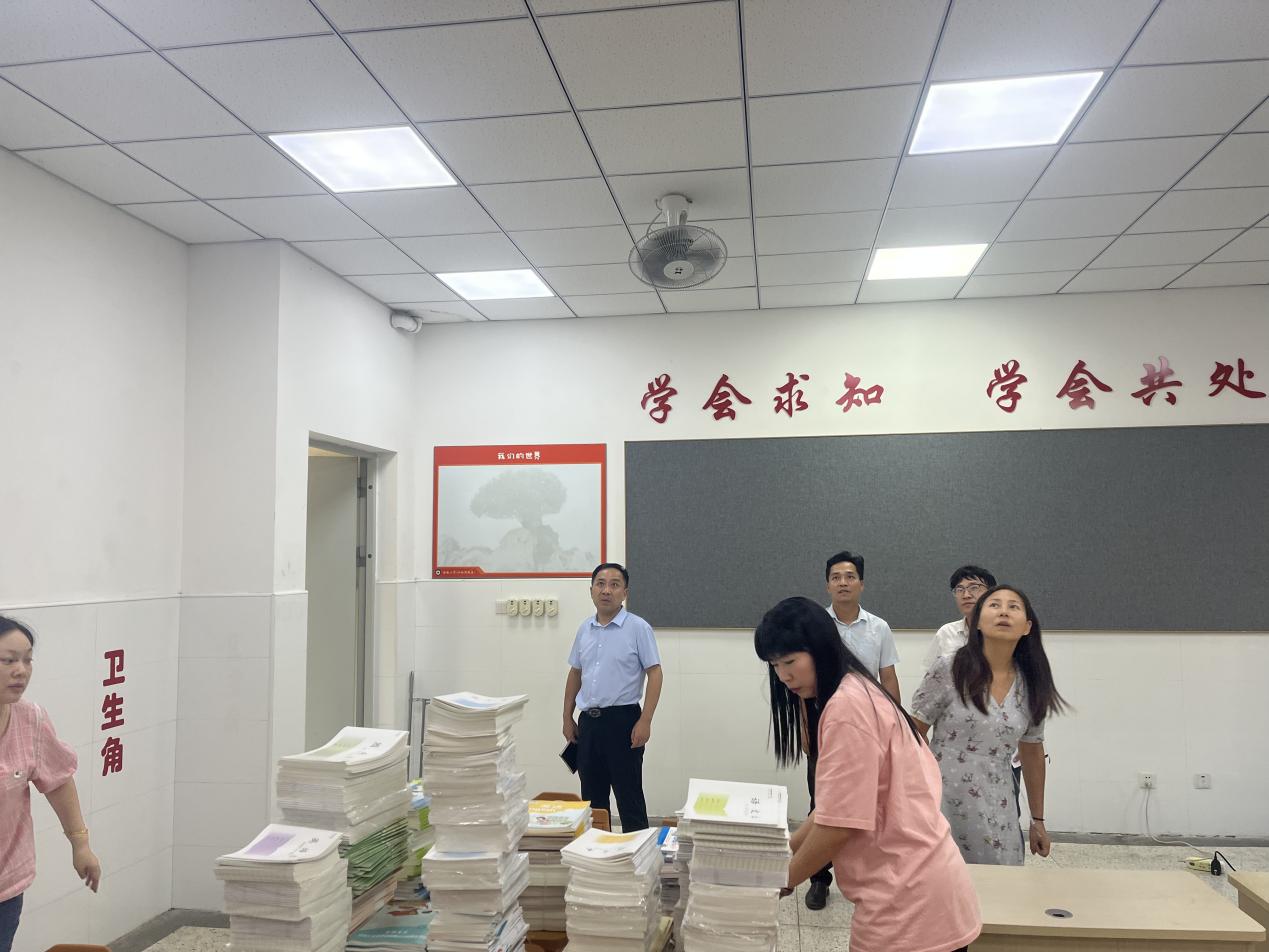 【湖畔·共佑安全】安全无小事，自查护开学——金陵小学（仙林湖校区）开展开学前安全检查_html_m4e902620.jpg