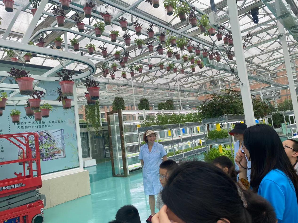 【湖畔·学生活动】创新实践在自然 劳动研学促成长——栖霞区劳动教育月金陵小学（仙林湖校区）生态园研学活动_html_450e0318.jpg