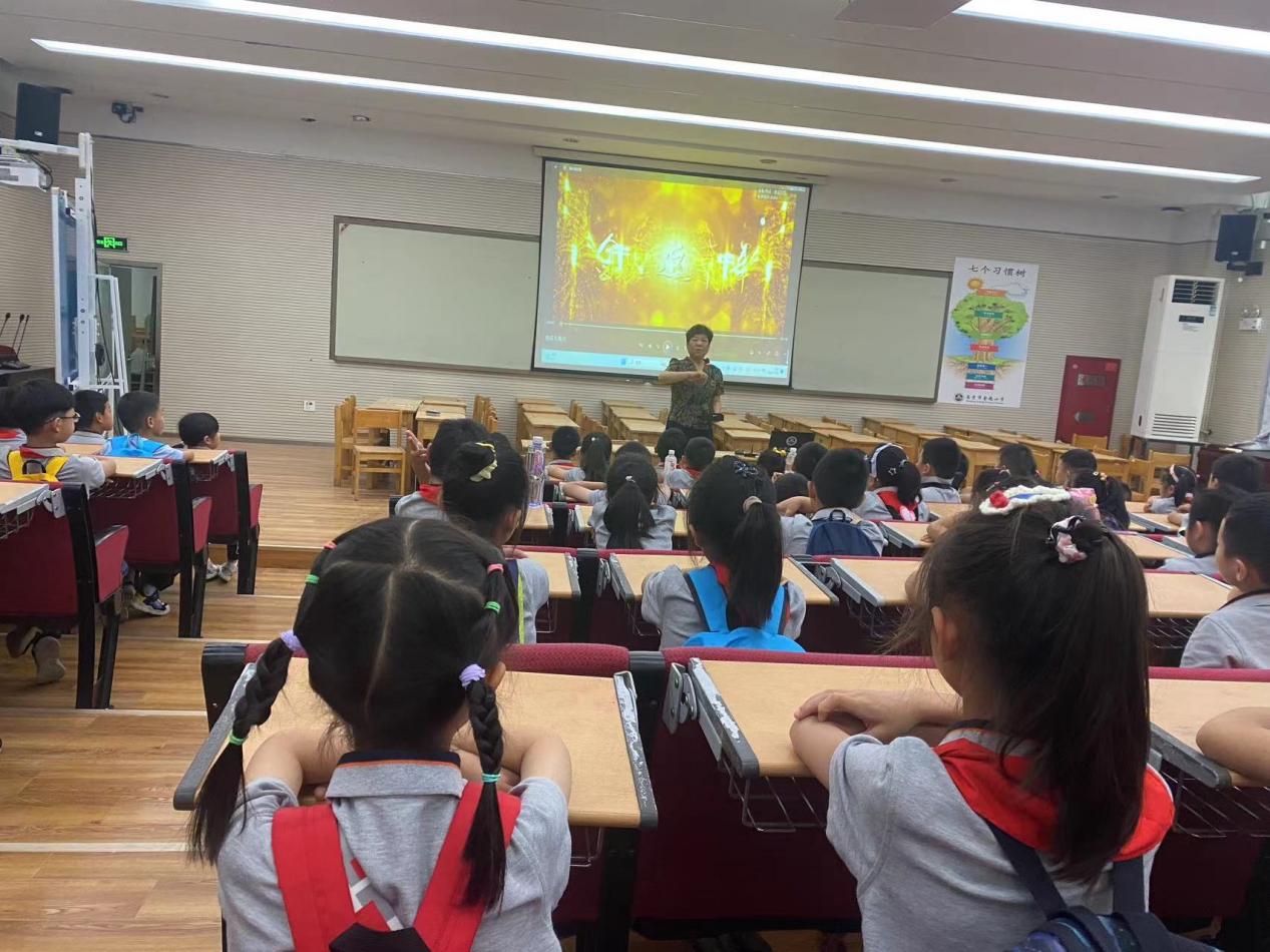 【湖畔·学生活动】创新实践在自然 劳动研学促成长——栖霞区劳动教育月金陵小学（仙林湖校区）生态园研学活动_html_195ae4fd.jpg