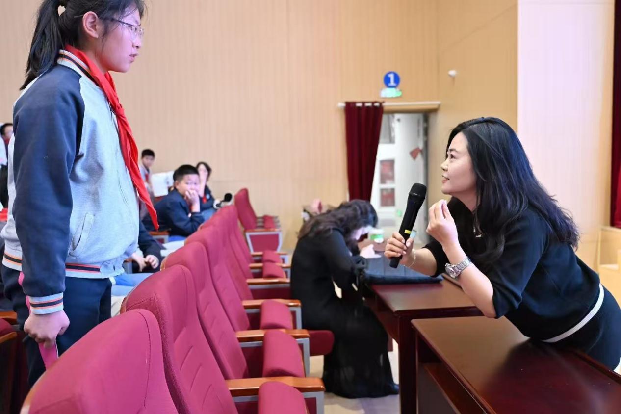 【湖畔·共话心育】心中有尺，交往有度；言行有界，心灵有依——记南京市金陵小学（仙林湖校区）心理健康讲座_html_78db865.jpg
