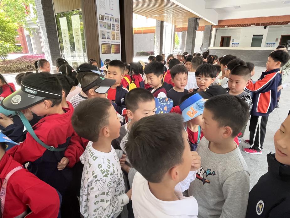 幼小衔接入校园，携手共育伴成长——金陵小学（仙林湖校区）与幼儿园幼小科学衔接交流活动（七）_html_207db27f.jpg