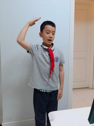 金陵小学广志路校区第八周线上升旗仪式_html_m72e8e656.png