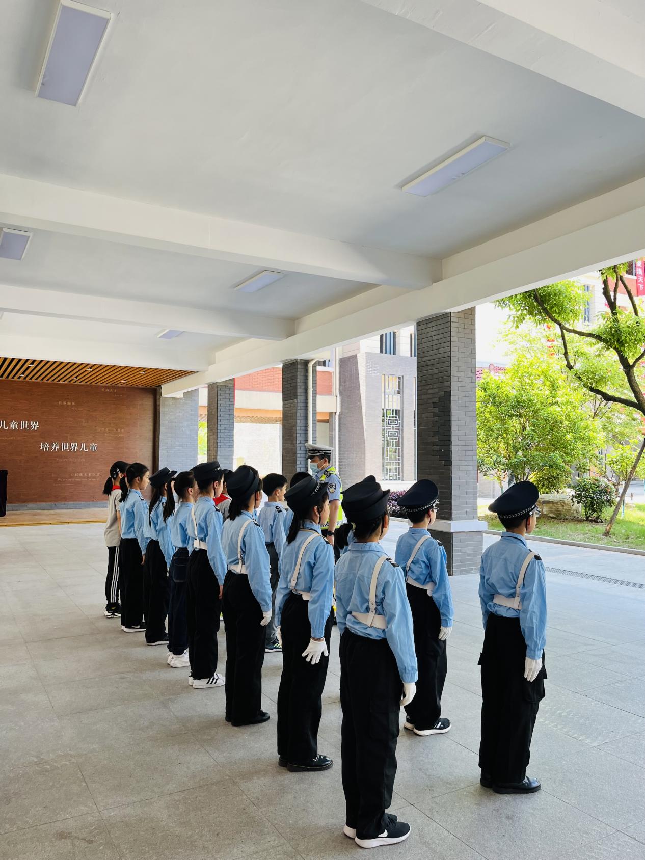 【湖畔光影】小交警爱劳动，属你最“警”彩_html_17572738.jpg