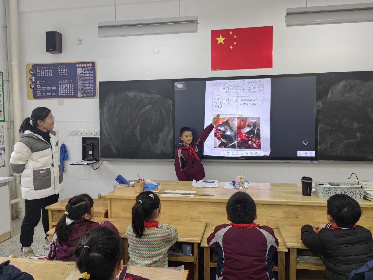 【博学广志】劳动砺心志 实践促成长——记南京市金陵小学广志路校区“劳动最光荣”主题班会活动_html_115f19d9.jpg