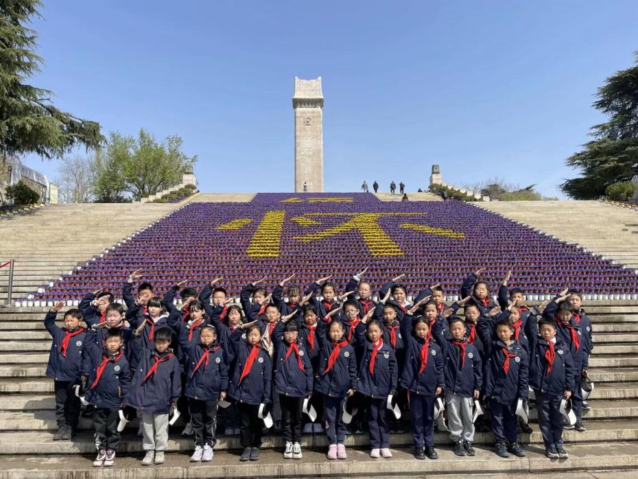 【湖畔·学生活动】缅怀革命先烈，传承红色基因，铸就爱国梦想——金陵小学（仙林湖校区）三年级春季综合实践活动_html_258169bb.jpg