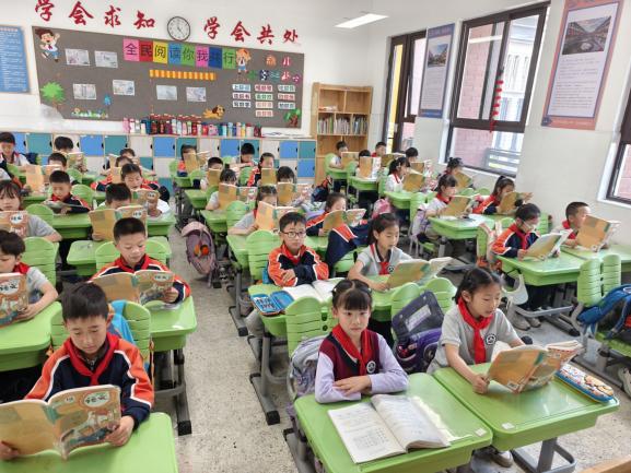 【湖畔·童化课堂】探寻文字星河，感悟语文魅力——金陵小学（仙林湖校区）二年级语文组组内教研_html_m35072769.jpg