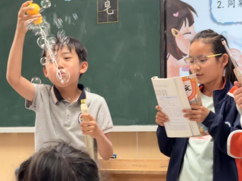 【湖畔·童化课堂】夏韵研语，童心绽华——记金陵小学（仙林湖校区）三年级语文组教研活动_html_m65ea368a.jpg