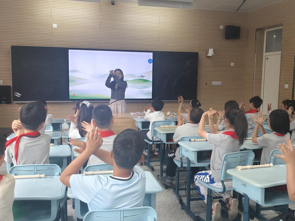 【博学广志】“春韵飞扬 乐动校园”——金陵小学广志路校区音乐组校本研修_html_m7a6d416b.jpg
