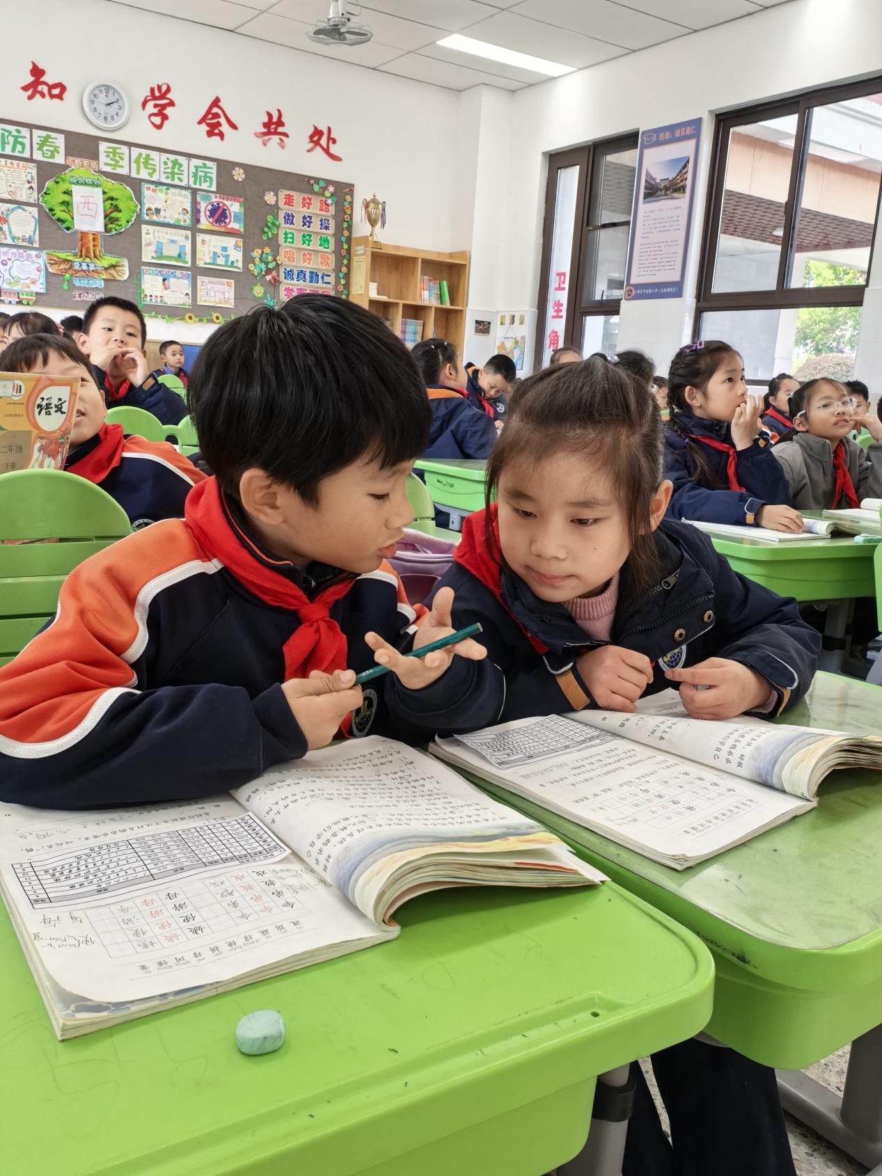 【湖畔·童化课堂】《枫树上的喜鹊》教研之旅：探寻童真语文课堂——记二年级语文组组内教研_html_m393bdd98.jpg