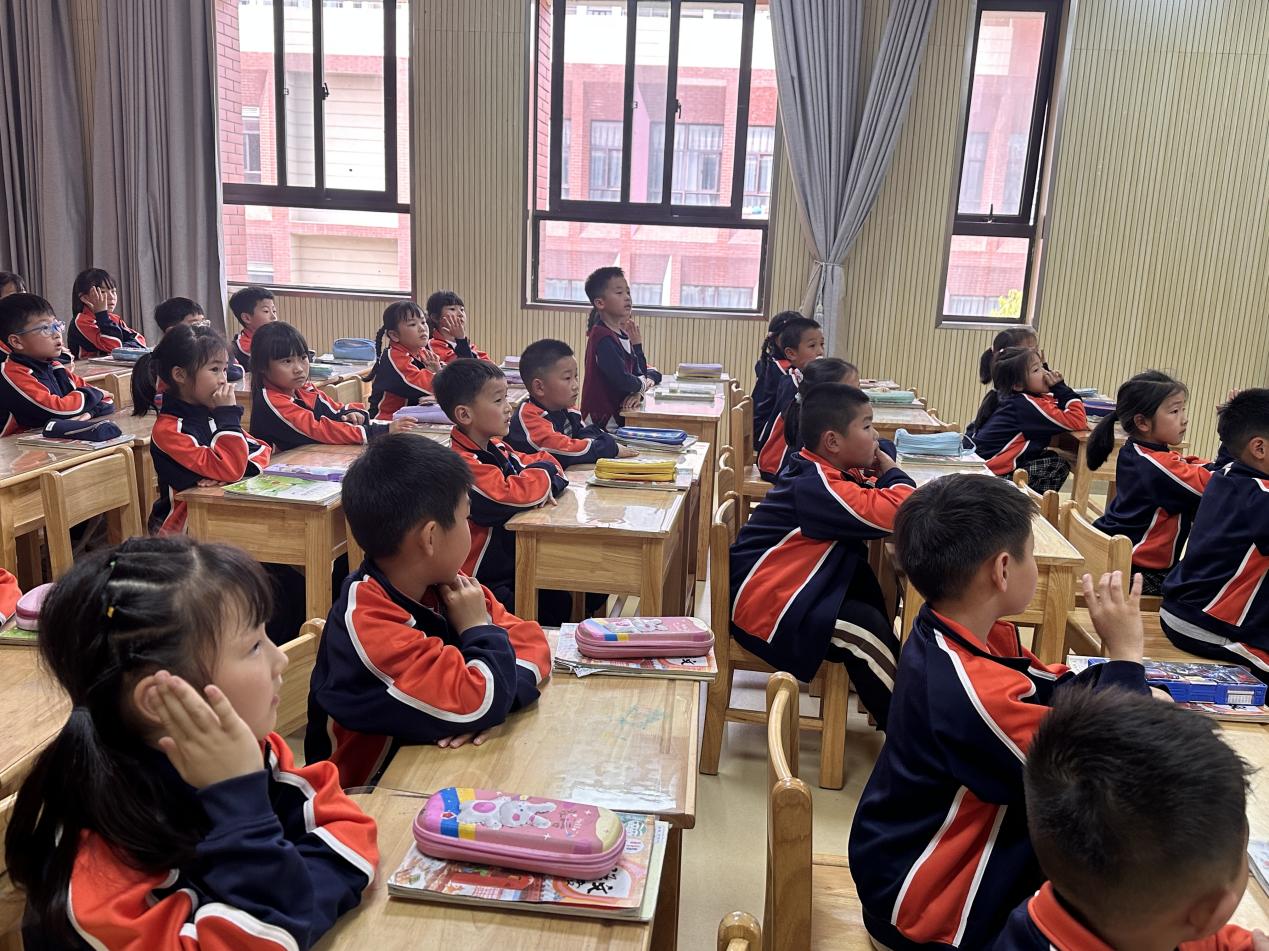 【湖畔·童化课堂】春日浓浓，同研成长——记金陵小学（仙林湖校区）语文大组教研_html_3a749e02.jpg
