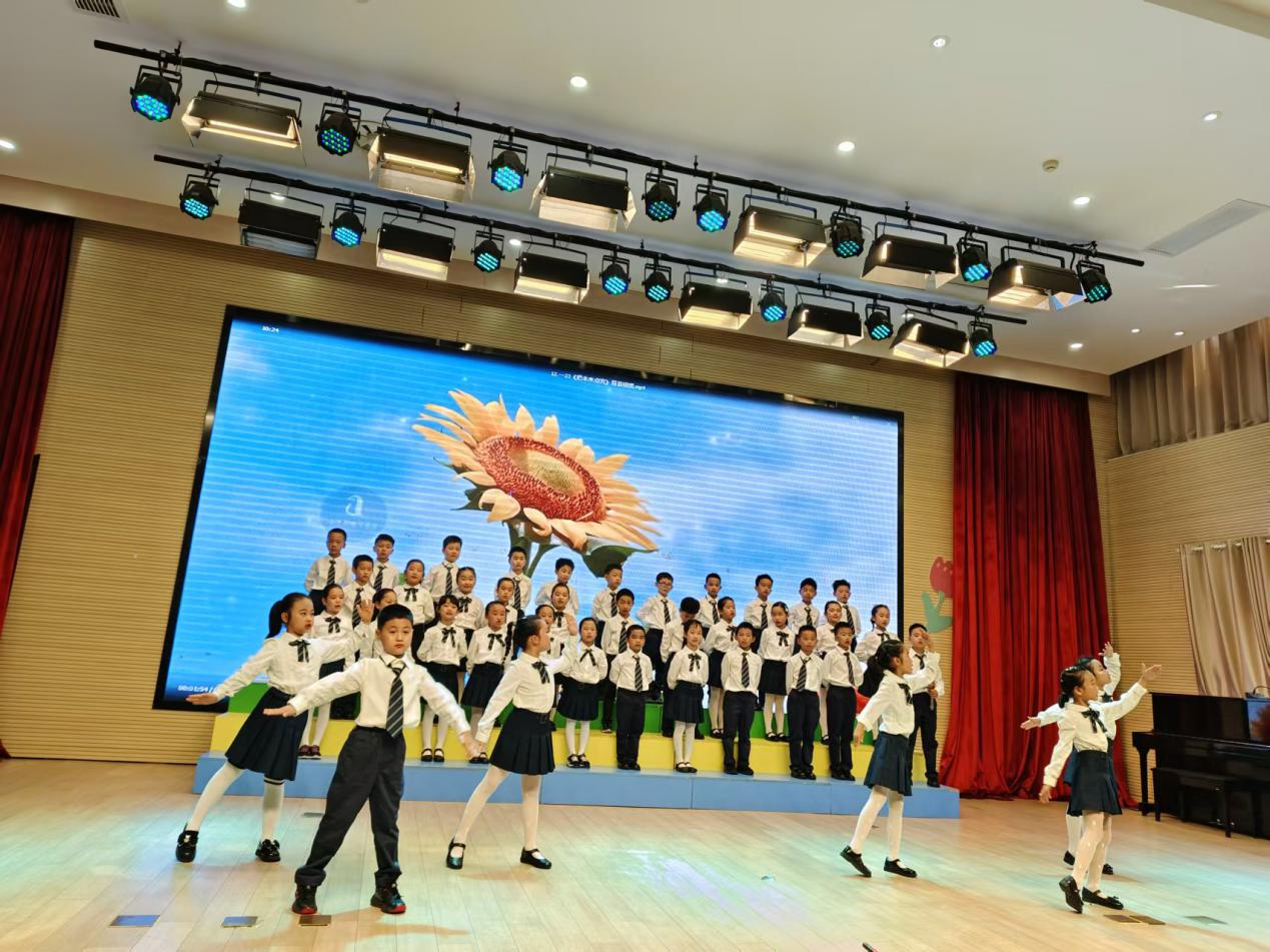 【湖畔·学生活动】“红领巾爱祖国●闪闪发光的你”——合唱比赛一年级专场_html_m7c85d6c5.jpg