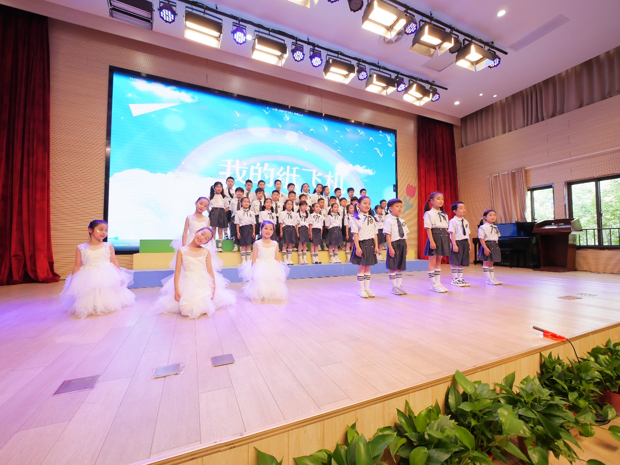 【湖畔·学生活动】“红领巾爱祖国●闪闪发光的你”——合唱比赛一年级专场_html_m306f6985.jpg