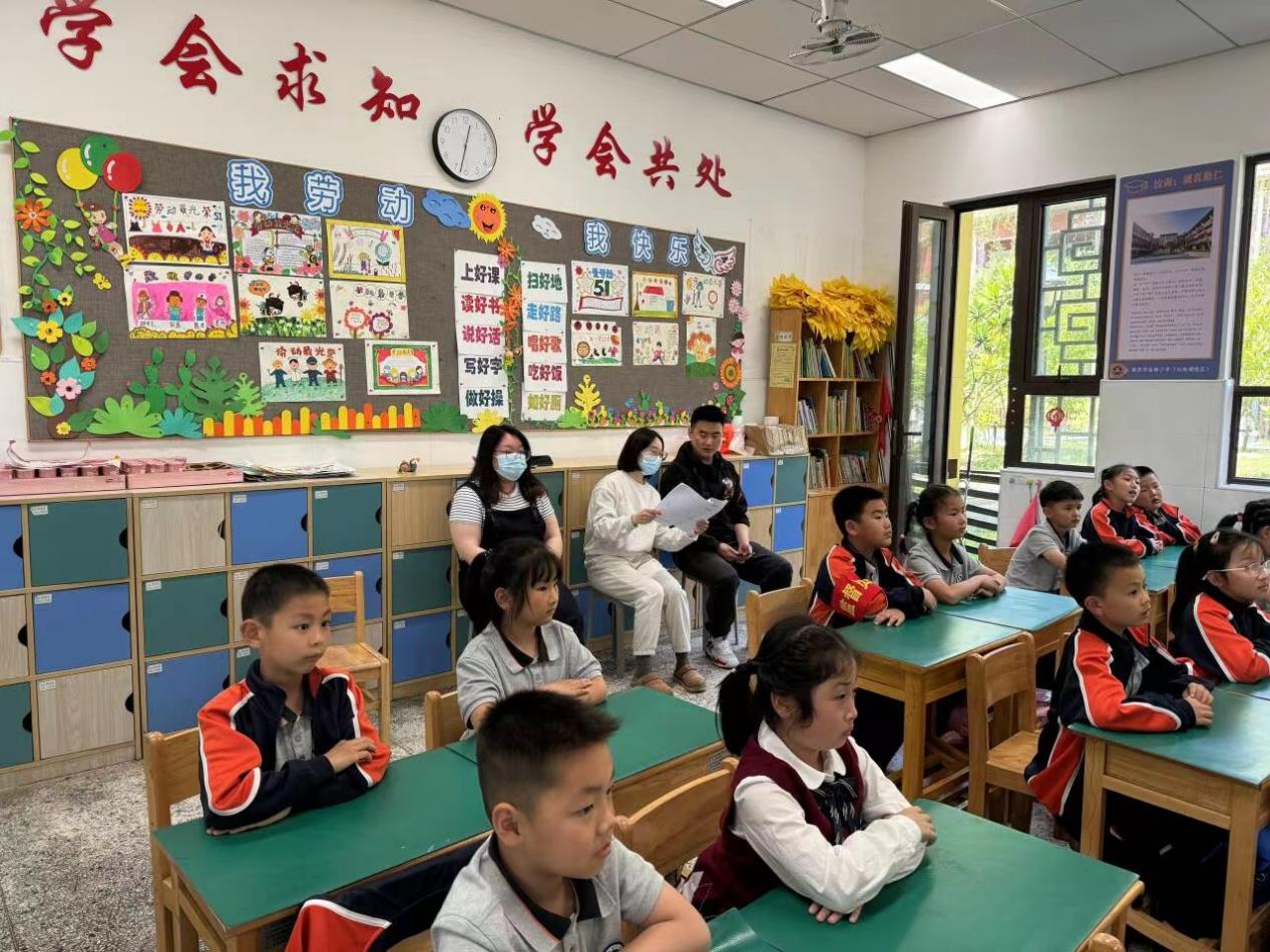 【湖畔·童化课堂】“乐”在舞中 “乐”在心中——音乐校本研修之课例研讨_html_7d5be47f.jpg