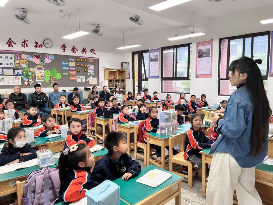 【湖畔·家校共育】双向奔赴，共育花开——金陵小学（仙林湖校区）第四次“家长开放月”活动总结_html_m5a9aee98.jpg