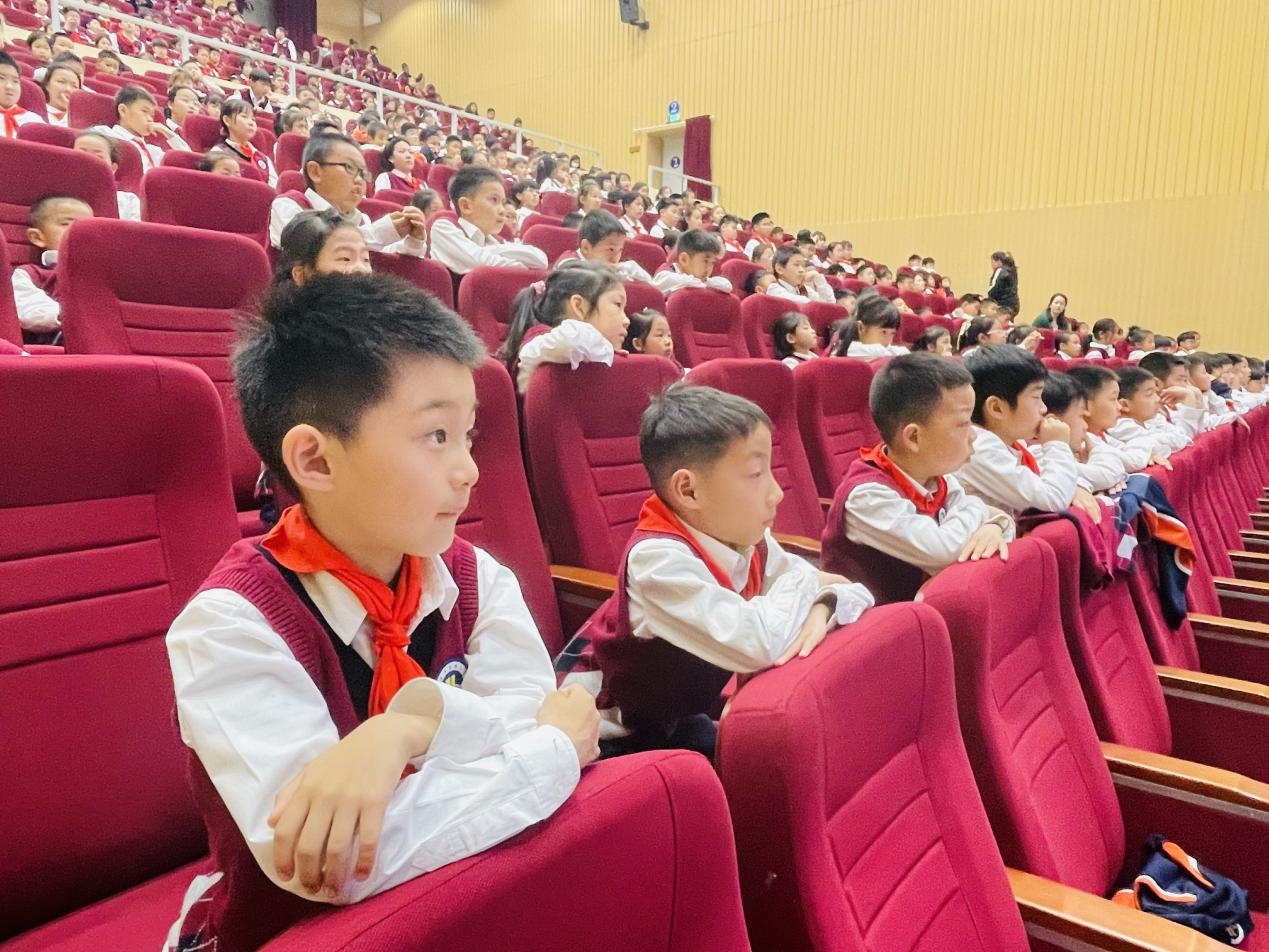 【湖畔·学生活动】传承父辈精神 不负时代重托——陆军工程大学“红色薪火”强军故事宣讲团到我校进行红色宣讲活动_html_m23239659.jpg