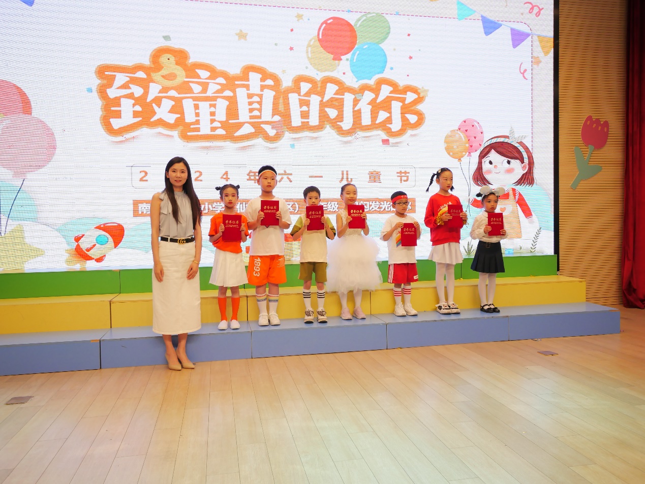 【湖畔·学生活动】“红领巾爱祖国●闪闪发光的你”——合唱比赛一年级专场_html_528d630.jpg