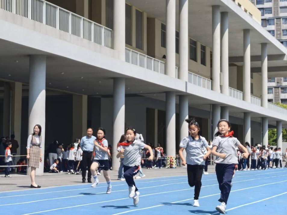 【湖畔·学生活动】“运动展风采，健康向未来” ——金陵小学（仙林湖校区）2023—2024学年春季运动会（二年级）_html_m4d824387.jpg