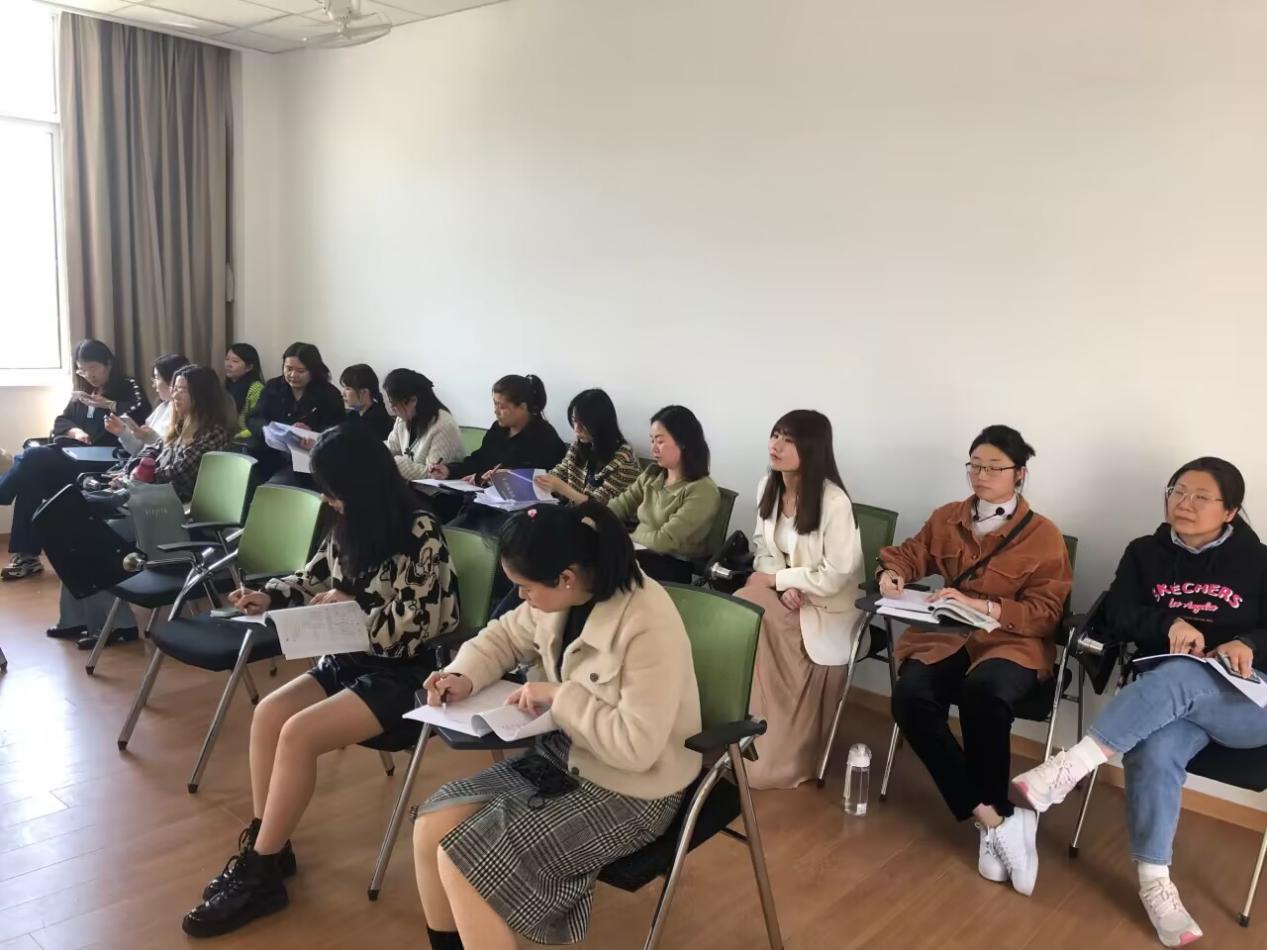 【湖畔·童化课堂】读写结合，构建高效课堂——记金陵小学（仙林湖校区）语文大组教研_html_m39baa4b3.jpg