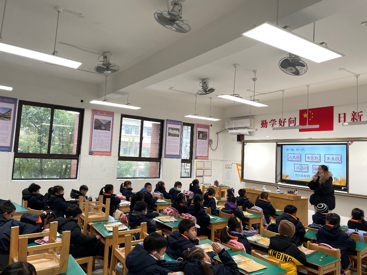 【湖畔·家校共育】初冬“心”相遇，日“伴”见成长——金陵小学（仙林湖校区）家长开放日一年级篇_html_m48587dc4.jpg