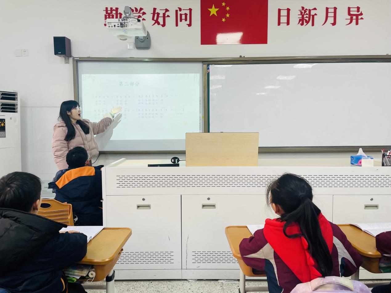 【湖畔·童化课堂】深耕细研踏歌行 共谱教研美新——音乐校本研修之课例研讨_html_2ead67c2.jpg