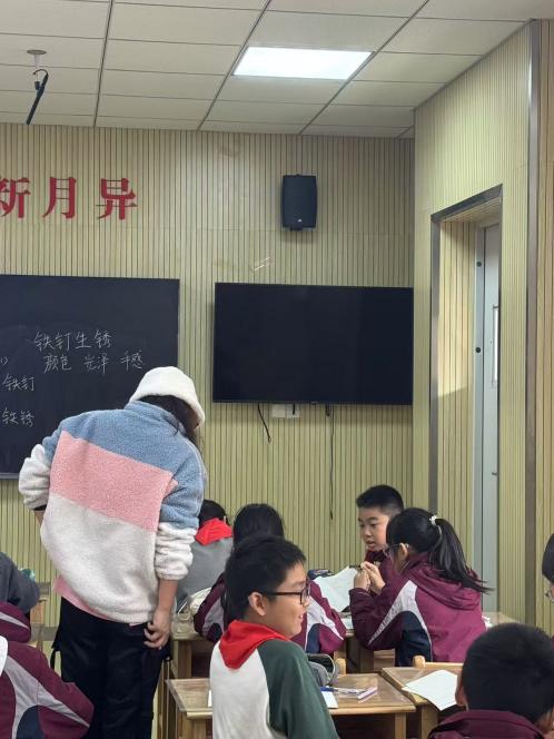 【湖畔·童化课堂】矩阵决策促思考——科学组校本研修之课例研讨（2）_html_1286e3d6.jpg