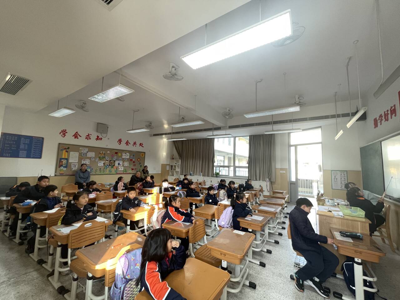 【湖畔·家校共育】携手启航，共筑成长梦——金陵小学（仙林湖校区）第五次“家长开放月”（一年级篇）_html_m68f7ff3a.jpg