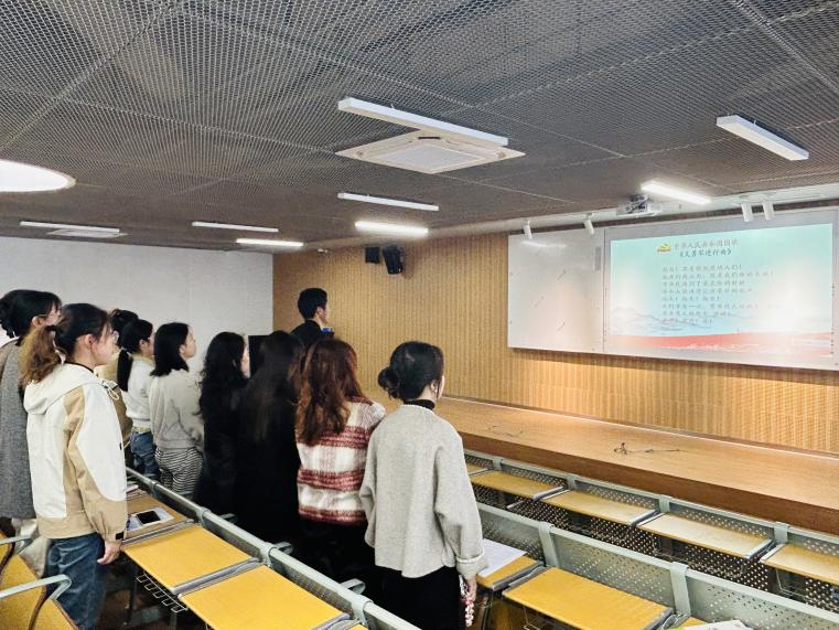【湖畔·先锋示范】学思想，强党性——金陵小学仙林湖校区党支部习近平《论教育》主题学习活动(1)_html_397d5371.jpg