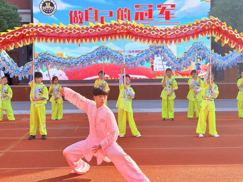 【湖畔·学生活动】“做自己的冠军”——2024—2025学年秋季运动会开幕式_html_m4cc932f.jpg