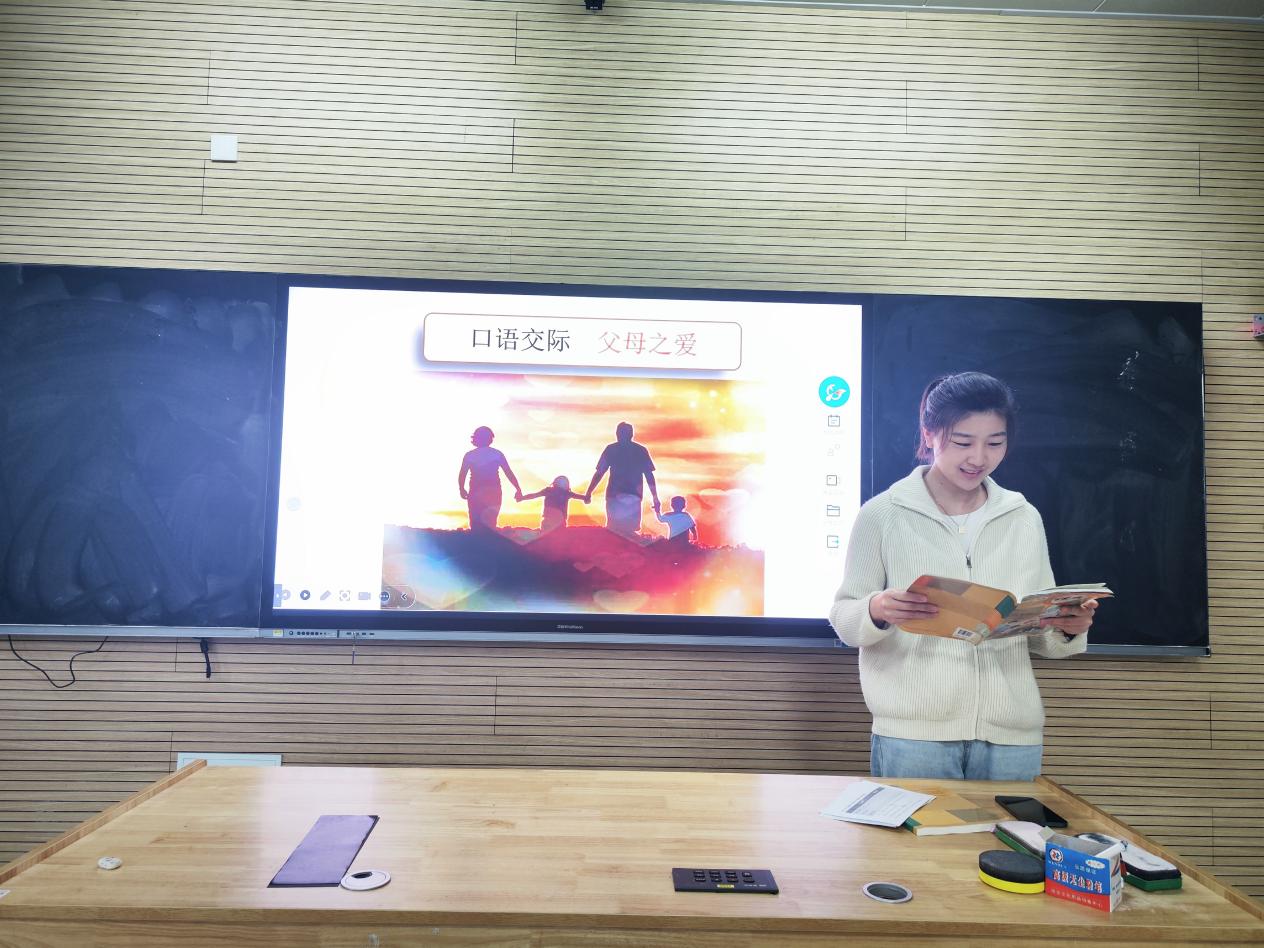 【博学广志】语文组携手备课 打造精彩课堂_html_21647cd7.jpg