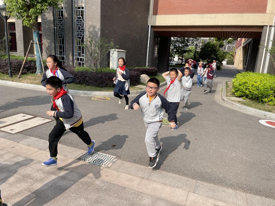 防震减灾，预警先行_html_163ebca4.jpg