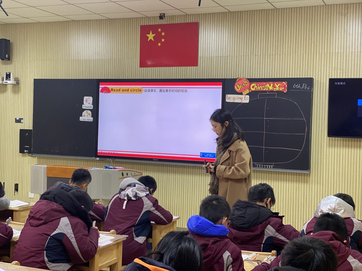 【湖畔·童化课堂】主题引领谋新篇，凝心聚力促提升——记英语组第十六周校本教研_html_43515f40.jpg