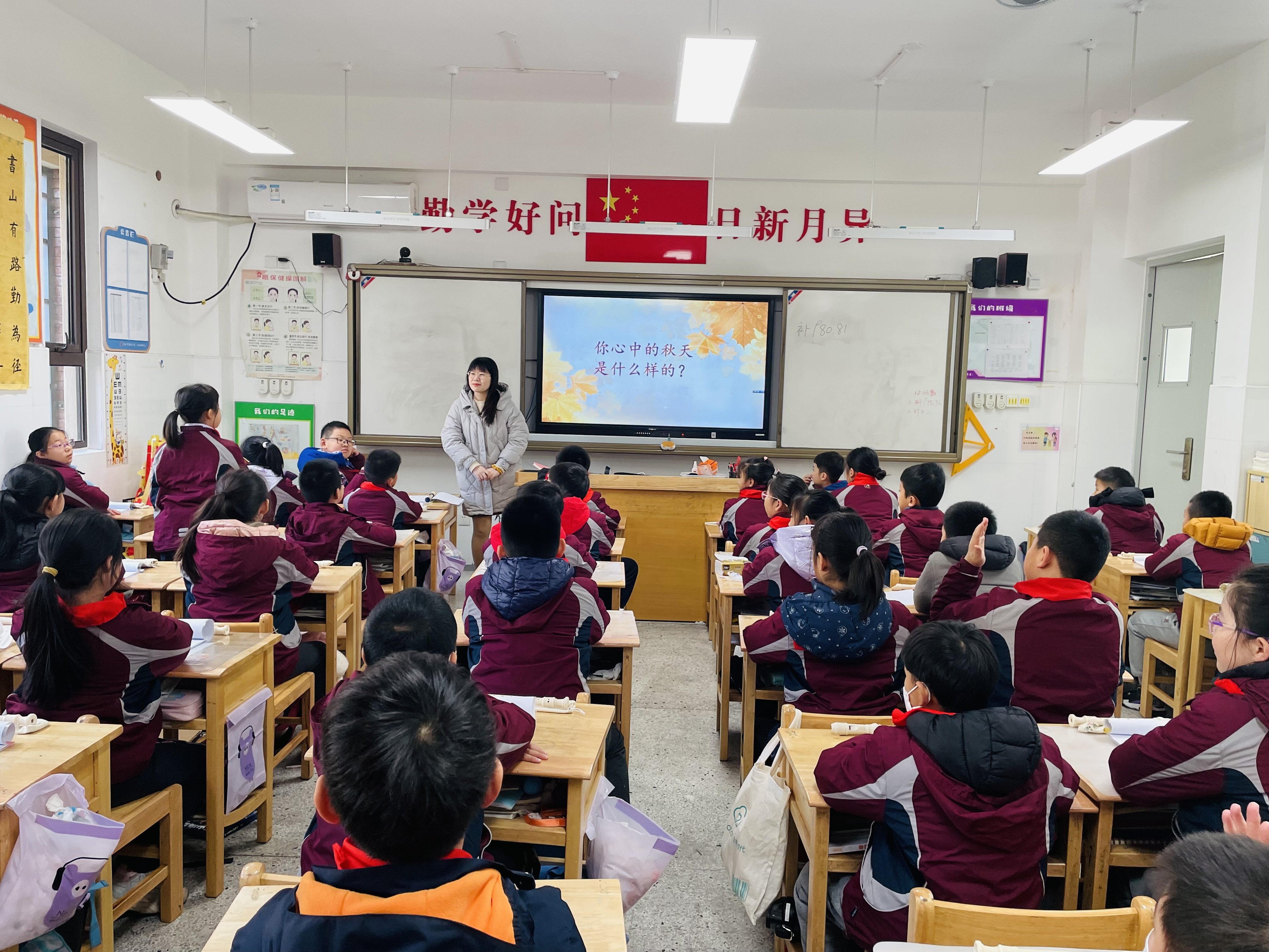 【湖畔·童话课堂】乐润心田，拥抱金秋——音乐校本研修之课例研讨_html_m3f94ce12.jpg