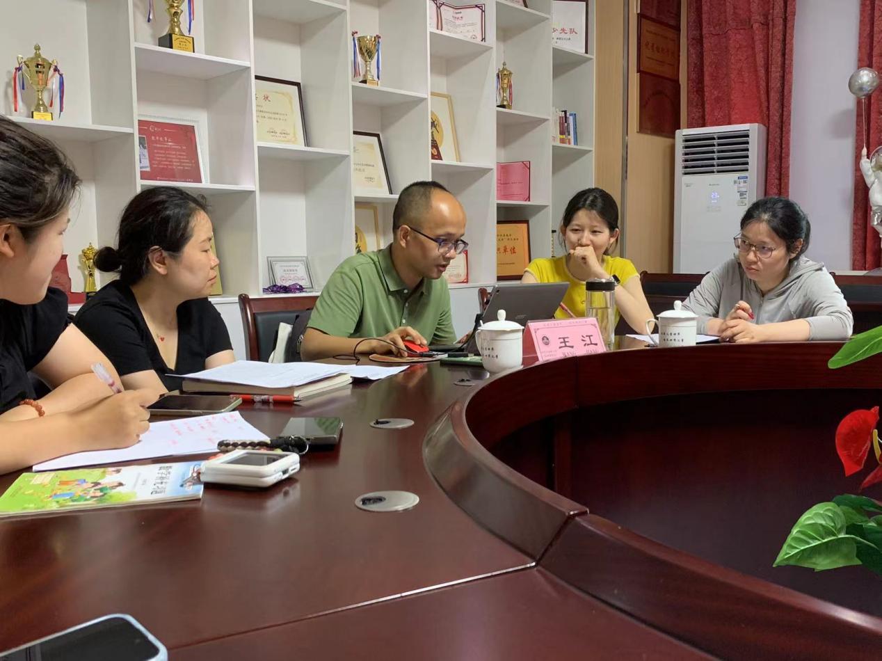【湖畔·科研引领】名师指津明选题，教师深耕绽芳华——金陵小学（仙林湖校区）教海探航论文指导活动_html_23b5ef7e.jpg