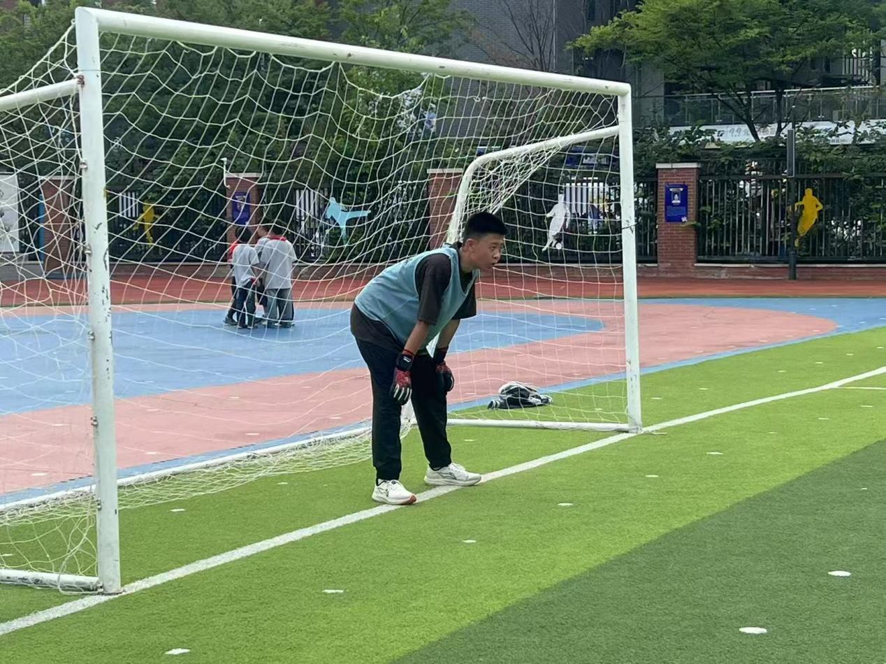 【湖畔·学生活动】绿茵少年锋芒现 终极决战奏凯歌——六年级足球联赛总决赛圆满落幕_html_38e21097.jpg