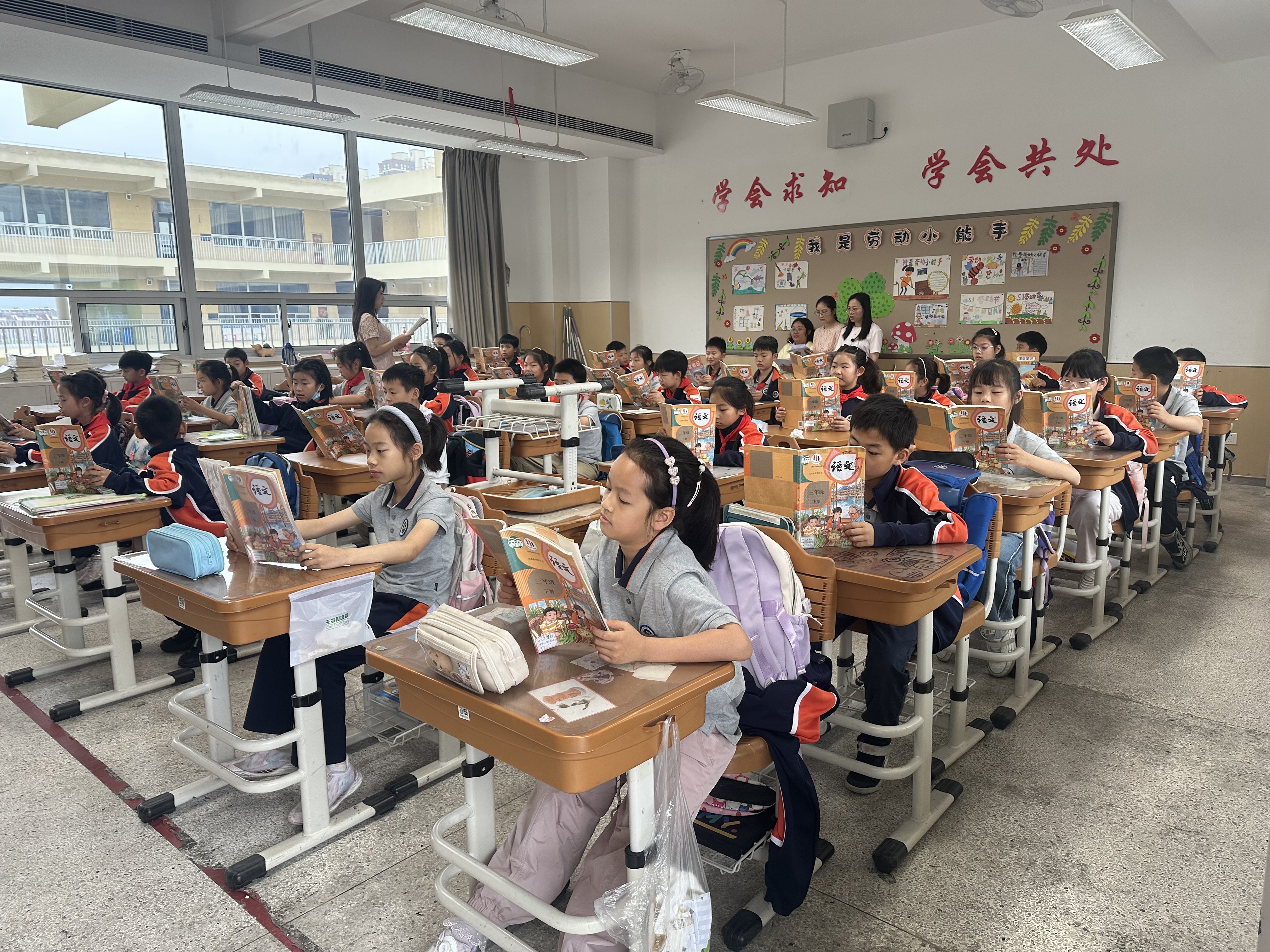【湖畔·童化课堂】探索海底奥妙，构建高效课堂——记金陵小学（仙林湖校区）三年级语文组教研活动_html_m59ac0f8.jpg
